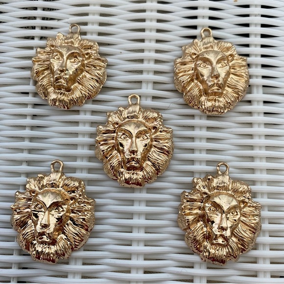 Set of 5 Gold Metal Lion Head Jewelry Pendants - Picture 3 of 17